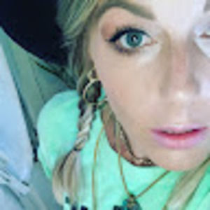 Meet your Posher, Elise